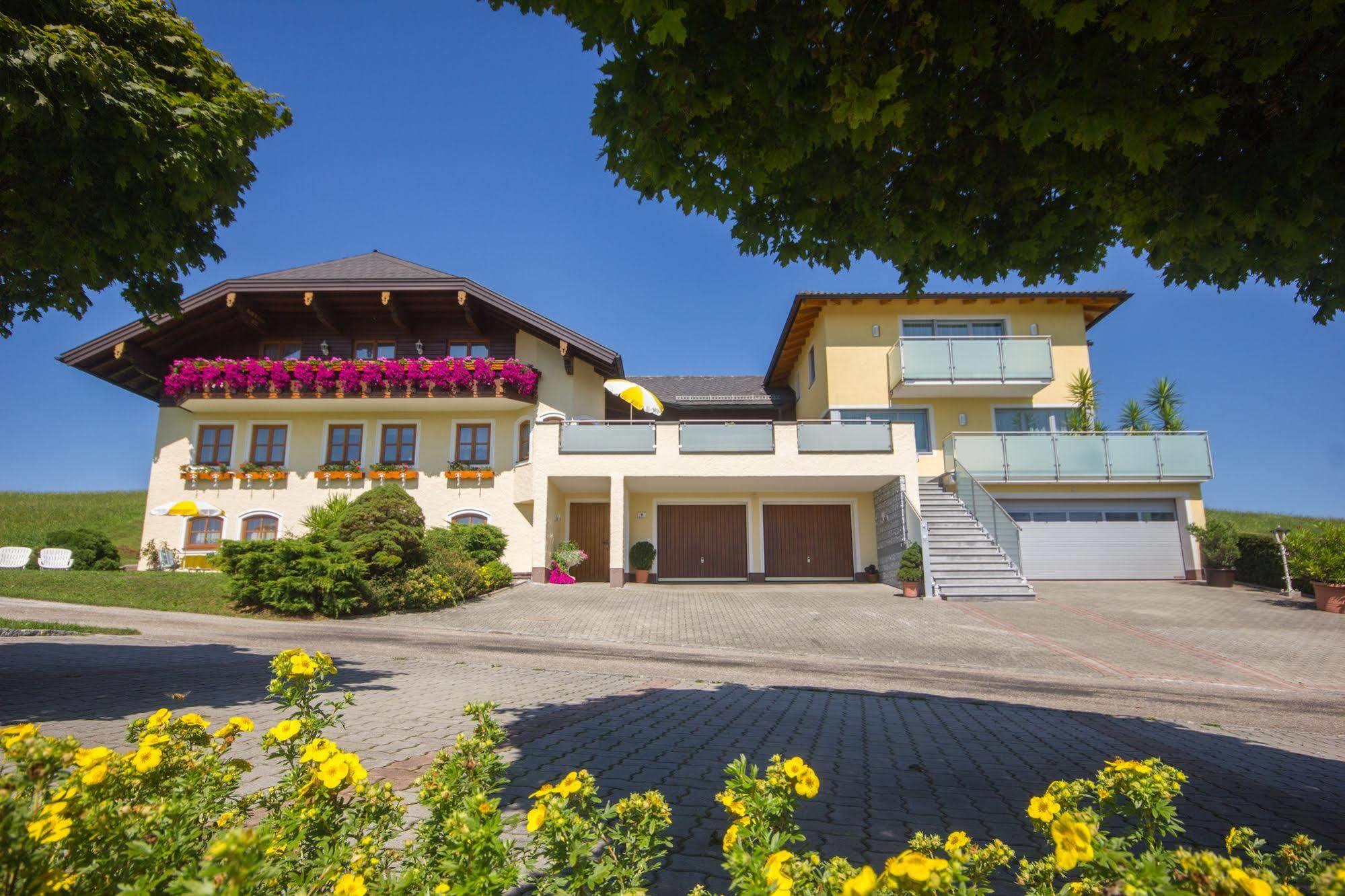 Gaestehaus Stabauer Mondsee Extérieur photo