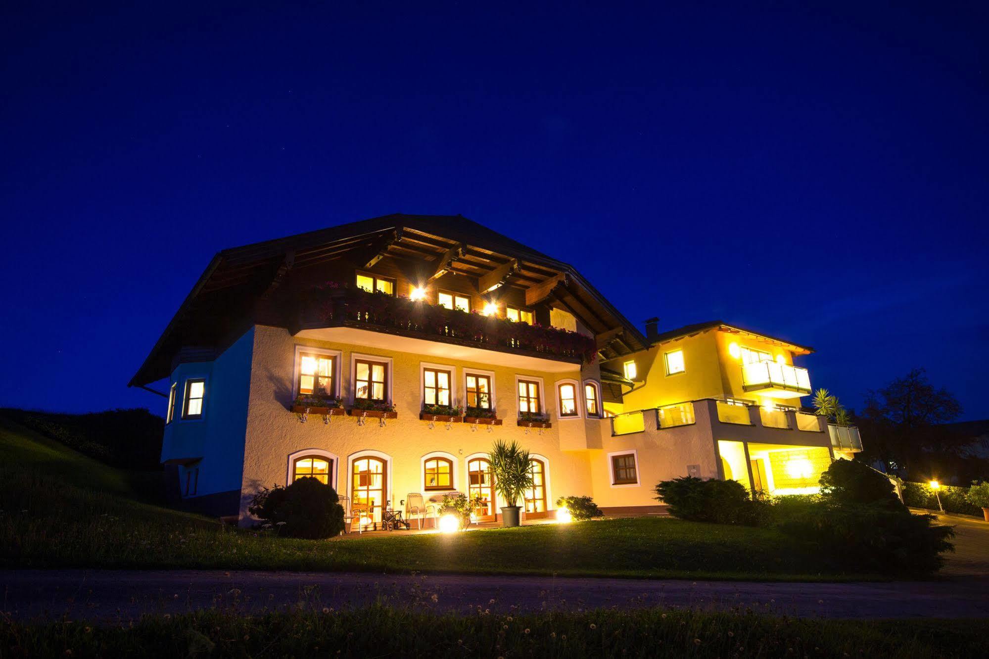 Gaestehaus Stabauer Mondsee Extérieur photo